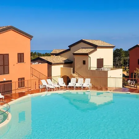 Maison En Campagne Pres De Avec Piscine Partagee. Belgodere (Corsica)