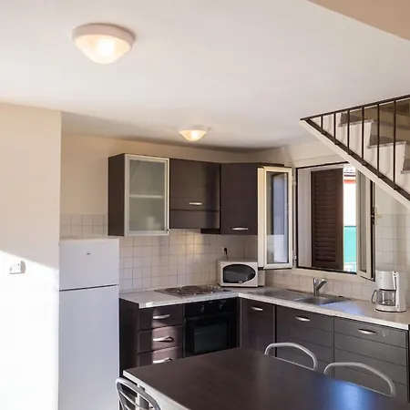 Maison En Campagne Pres De Avec Piscine Partagee. * Belgodere (Corsica)